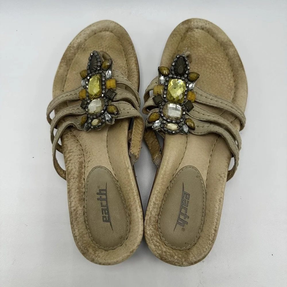 EARTH Saffron Thong Flips Flops Sandals Shoes Women's US Size 8 Jeweled